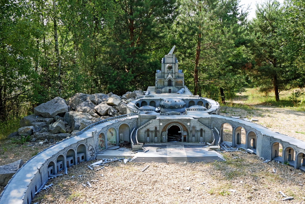 Park Miniatur Sakralnych w Częstochowie – od wielkich ambicji do ciszy i ruin